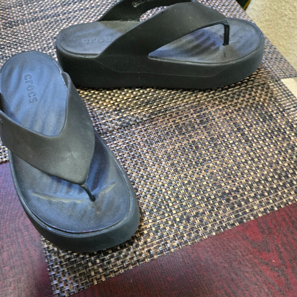 size 7 croc flip flops black, like new, worn twice